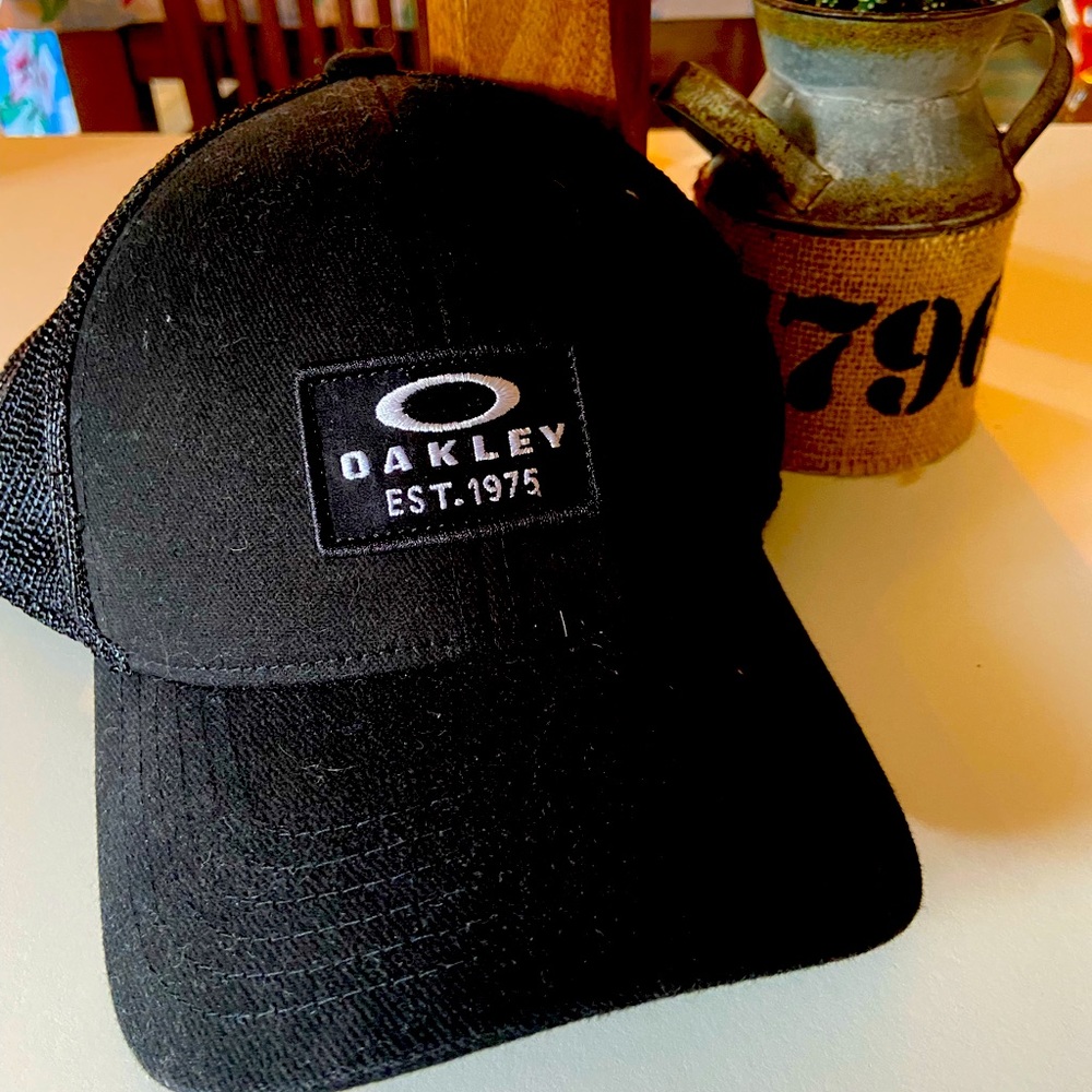 🧢 Oakley hat